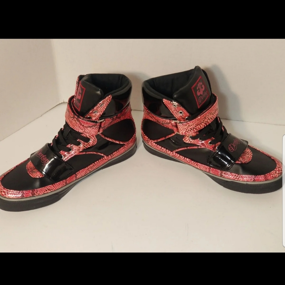 Dereon  Sneakers Size 7...These shoes have a few s - Picture 10 of 12